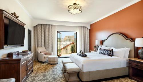 Luxury Suite, Suite, 1 King, Sofa bed, Mission view, Balcony
