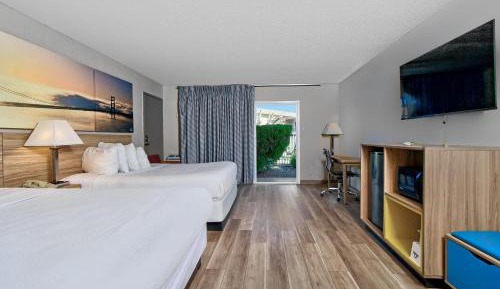 Queen Room with Two Queen Beds - Non-Smoking