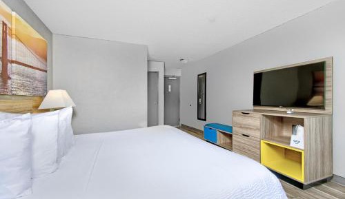 King Room - Non-Smoking