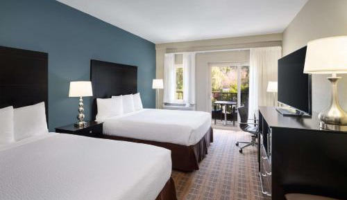 Deluxe Queen Room with Two Queen Beds, Balcony and Walk-In Shower - Non-Smoking