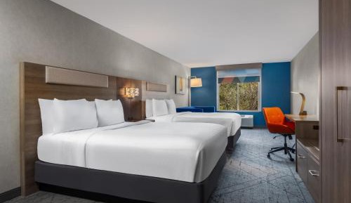 Queen Suite with Two Queen Beds and Sofa Bed