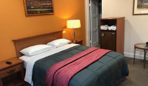 Queen Room - Non-Smoking