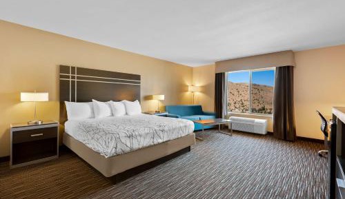 King Room with Lake and Mountain View - Non-Smoking