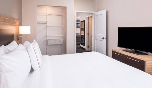1 Bedroom Suite, 1 King, Sofa bed