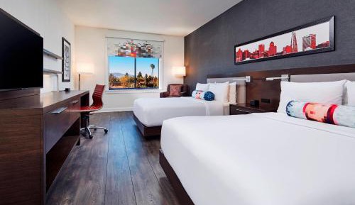 Aloft, Guest room, 2 Queen