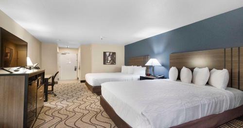 Queen Room with Two Queen Beds - Non-Smoking