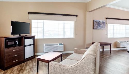Family Suite with Two Queen Beds and Sofa Bed - Upstairs/Non-Smoking
