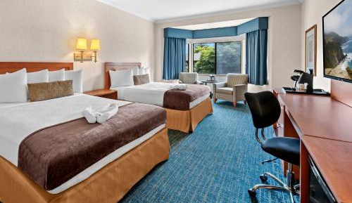 Queen Room with Two Queen Beds with Bath Tub - Mobility Accessible/Non-Smoking