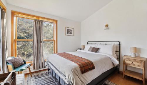 Queen Room with Shared Bathroom