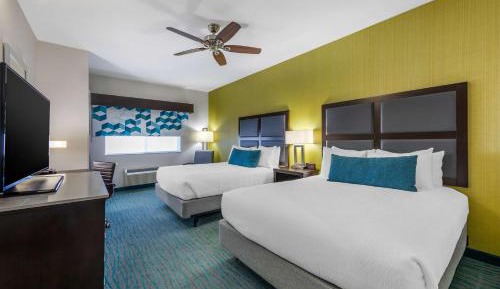 Queen Room with Two Queen Beds and Roll-In Shower - Mobility Access/Non-Smoking