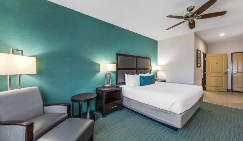King Room with Bath Tub - Mobility Accessible/Non-Smoking
