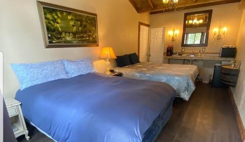Deluxe Queen Room