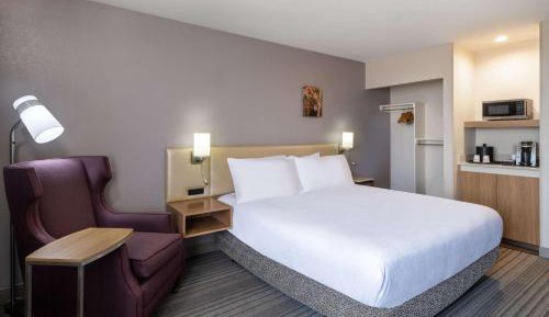 King Room with Bath Tub - Disability Access
