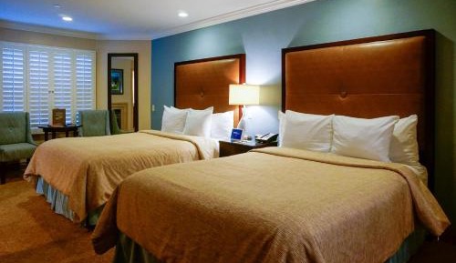Deluxe Two Queen Beds Room