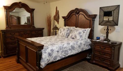 Deluxe Queen Suite