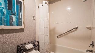 Queen Room with Two Queen Beds and Bath Tub - Disability Access/Non-Smoking 