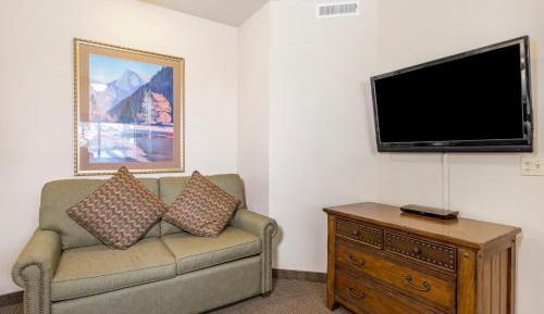 Studio King Suite