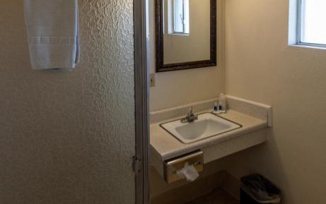 King Room - Non-Smoking