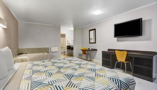 King Room with Spa Bath - Non-Smoking