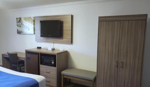 Standard Queen Room