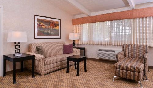 Queen Suite with Courtyard