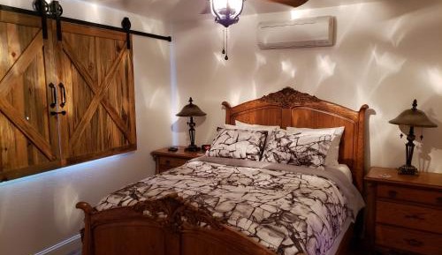 Deluxe Queen Suite