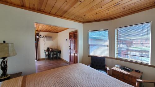 King Suite with Kitchen