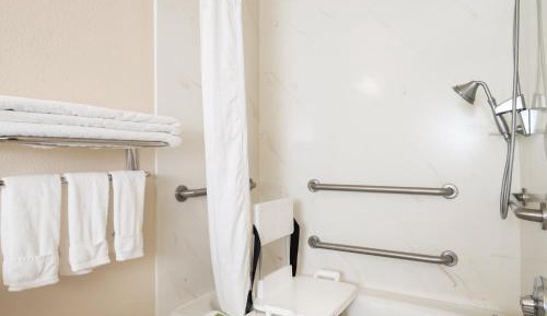 Suite with Two Beds - Mobility Accessible Tub