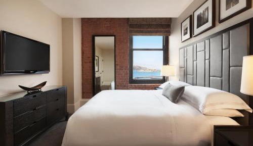 Two-Bedroom Suite with Bay View - Disability Access