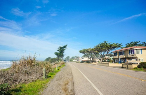 San Simeon Hotel | Blue Dolphin Inn