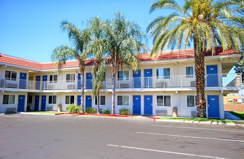 Raisin Hotel | Motel 6-Fresno, CA - Blackstone South