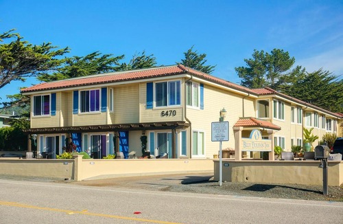 San Simeon Hotel | Blue Dolphin Inn