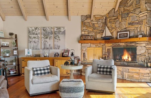 Lake Arrowhead House | Bearfoot Lodge Near Hiking & Skiing!