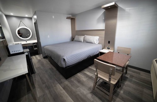 El Rancho Hotel | Palms Motel