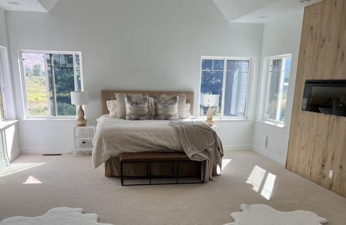 Reno House | Luxury short term corporate, travel nurse, executive home 30 day minimum.