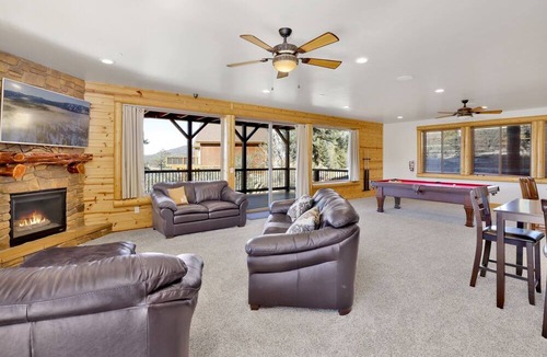 Castle Glen Estates Cabin | 2206-golden Oak Log Cabin 7 Bedroom Home by RedAwning