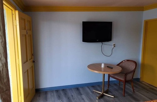 Compton Hotel | Rose Motel