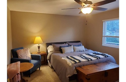 Jackson House | Relaxing Family Home with Hot Tub in Historic Jackson
