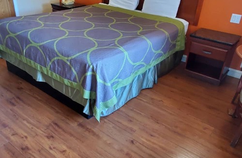 Sylmar Hotel | Delmonico Inn & Suites