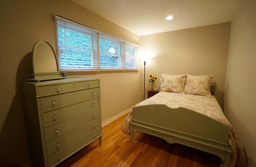 Studio City House | Warm California Retreat with Brand New Kitchen ideally Situated!