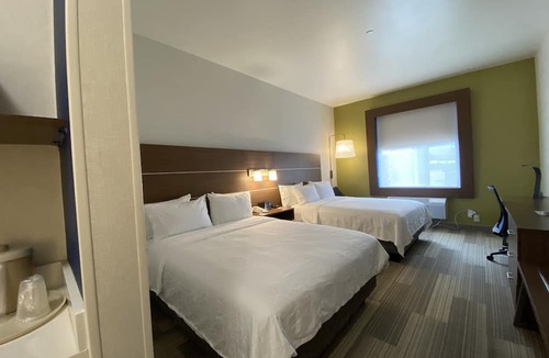 Beaumont Hotel | Holiday Inn Express & Suites Beaumont - Oak Valley by IHG