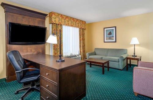 Laguna West-Lakeside Hotel | Hampton Inn & Suites Sacramento-Elk Grove Laguna I-5