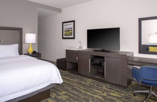 Airport Area Hotel | Hampton Inn & Suites Irvine-Orange County Airport