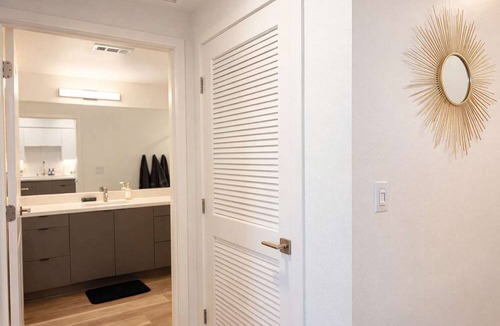 Lyon Street Apartment | Sunny Getaway 10 Min to Disneyland With Pool GYM