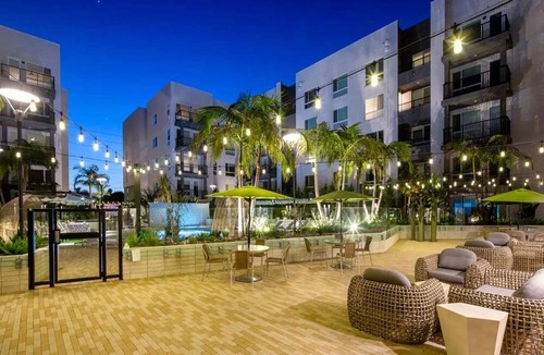 Lyon Street Apartment | Relaxing Pacific Escape Near Disneyland Pool GYM