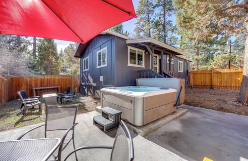 Sugarloaf Cottage | Ski & Hike: Cozy Big Bear Retreat w/Fireplace