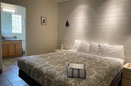 Warm Sands Hotel | Desert Paradise Resort- Gay Men's Resort