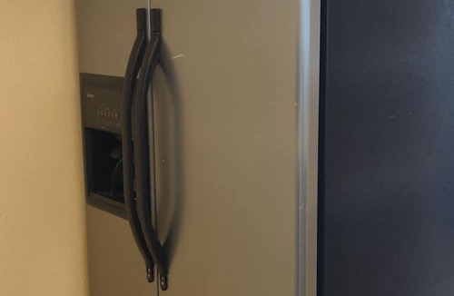 Roosevelt Apartment | Charming 2-bedroom apartment in cool Fresno with WiFi, AC