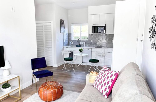 Valley View - Reed House | Modern 1Br/1B Guest Suite w/Kitchen, Laundry, AC/Heat, Living Room