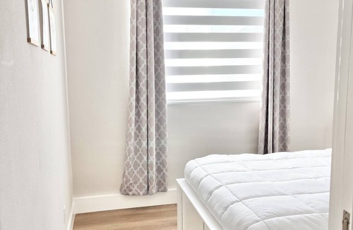 Valley View - Reed House | Modern 1Br/1B Guest Suite w/Kitchen, Laundry, AC/Heat, Living Room